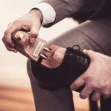  نقش قالب کفش در حفظ شکل و افزایش عمر کفش؛ بررسی انواع قالب‌های کفش و تأثیر آن‌ها بر دوام کفش‌ها