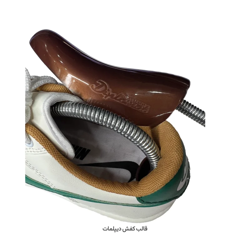 فواید استفاده از گارد جلو کتونی و قالب نگهدارنده کفش؛ بررسی محافظت از فرم جلوی کتونی، به‌ویژه در کفش‌های برند دار.