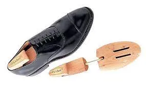  نقش قالب کفش در حفظ شکل و افزایش عمر کفش؛ بررسی انواع قالب‌های کفش و تأثیر آن‌ها بر دوام کفش‌ها