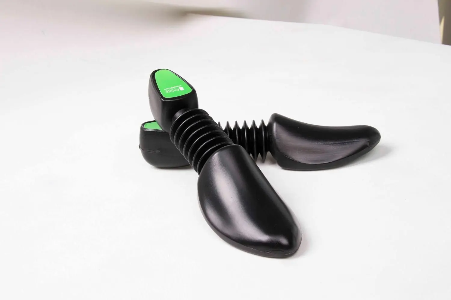  نقش قالب کفش در حفظ شکل و افزایش عمر کفش؛ بررسی انواع قالب‌های کفش و تأثیر آن‌ها بر دوام کفش‌ها